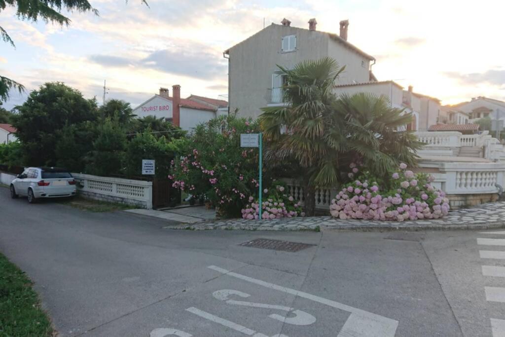 Near Beach - Apartments Marica - Studio Rovinj Exterior photo